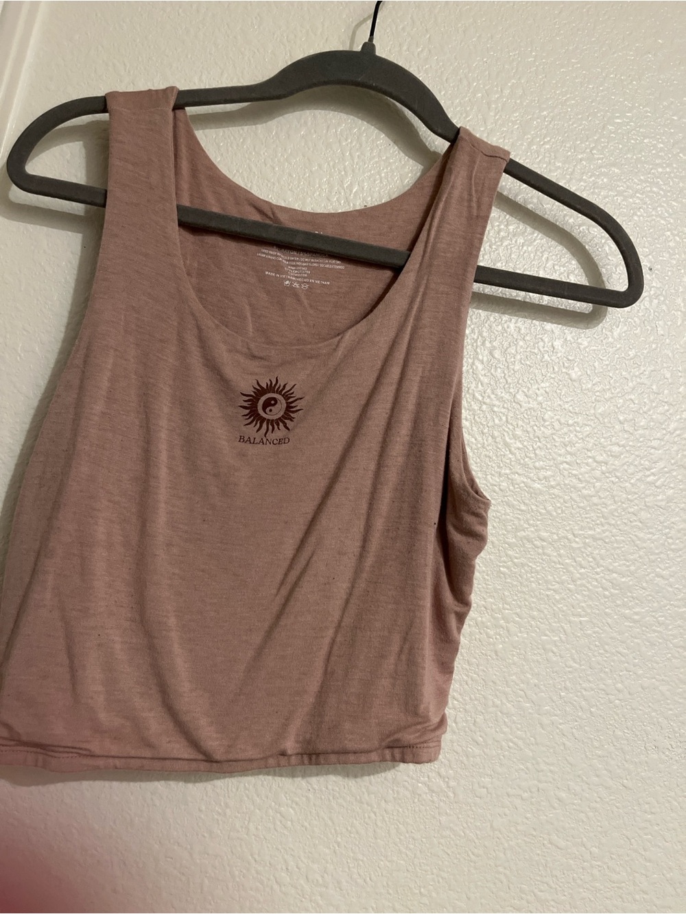 Balanced Sun Graphic Cropped Tank Top - Dusty Rose